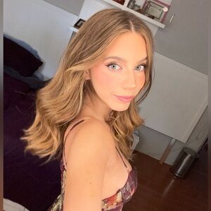 Meet your Posher, Rebeca